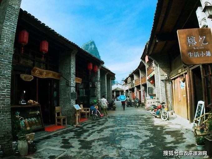 领导跳槽想带上你，跟还是不跟？游戏画面
